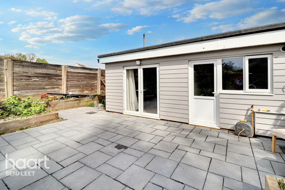 3 bedroom Semidetached bungalow Sandown Road, Benfleet £360,000