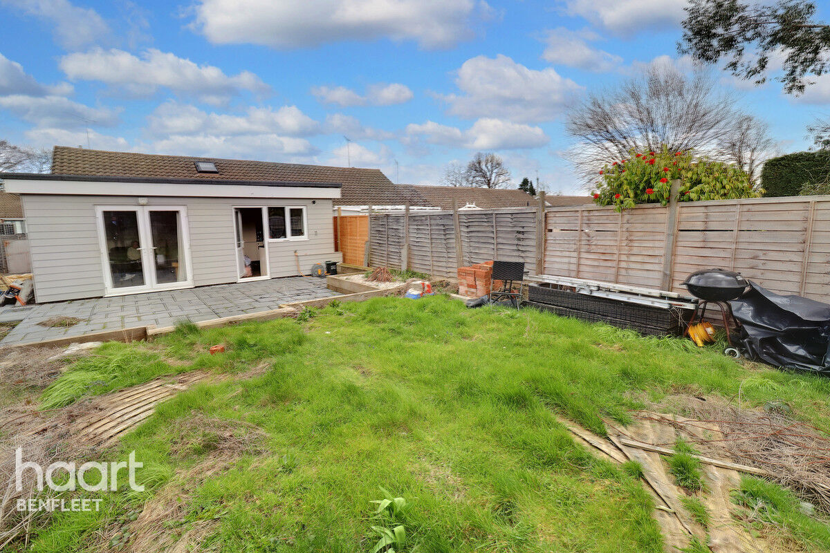 3 bedroom Semidetached bungalow Sandown Road, Benfleet £350,000
