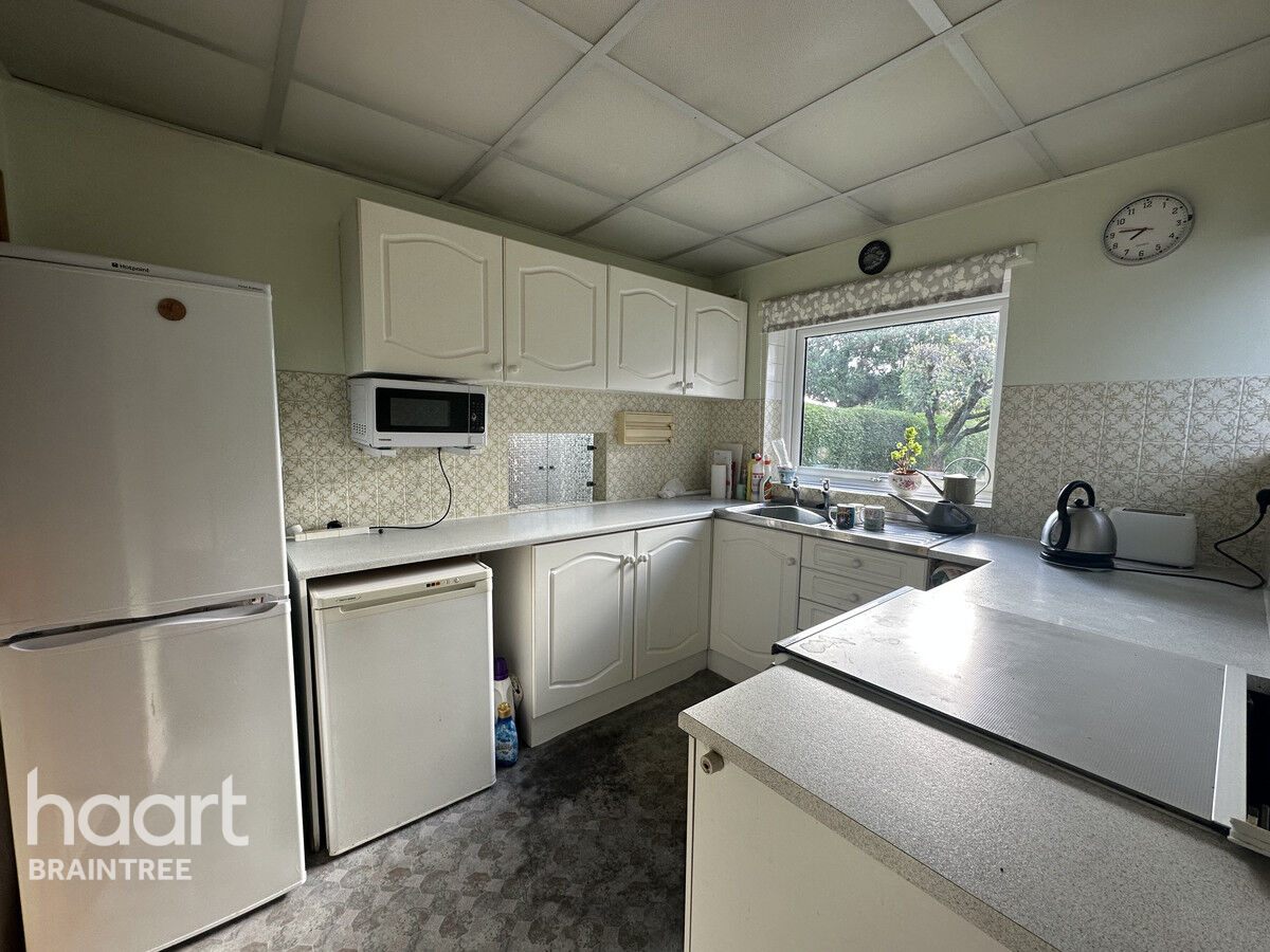 3 bedroom Semidetached house Haytor Close, Braintree £350,000 haart