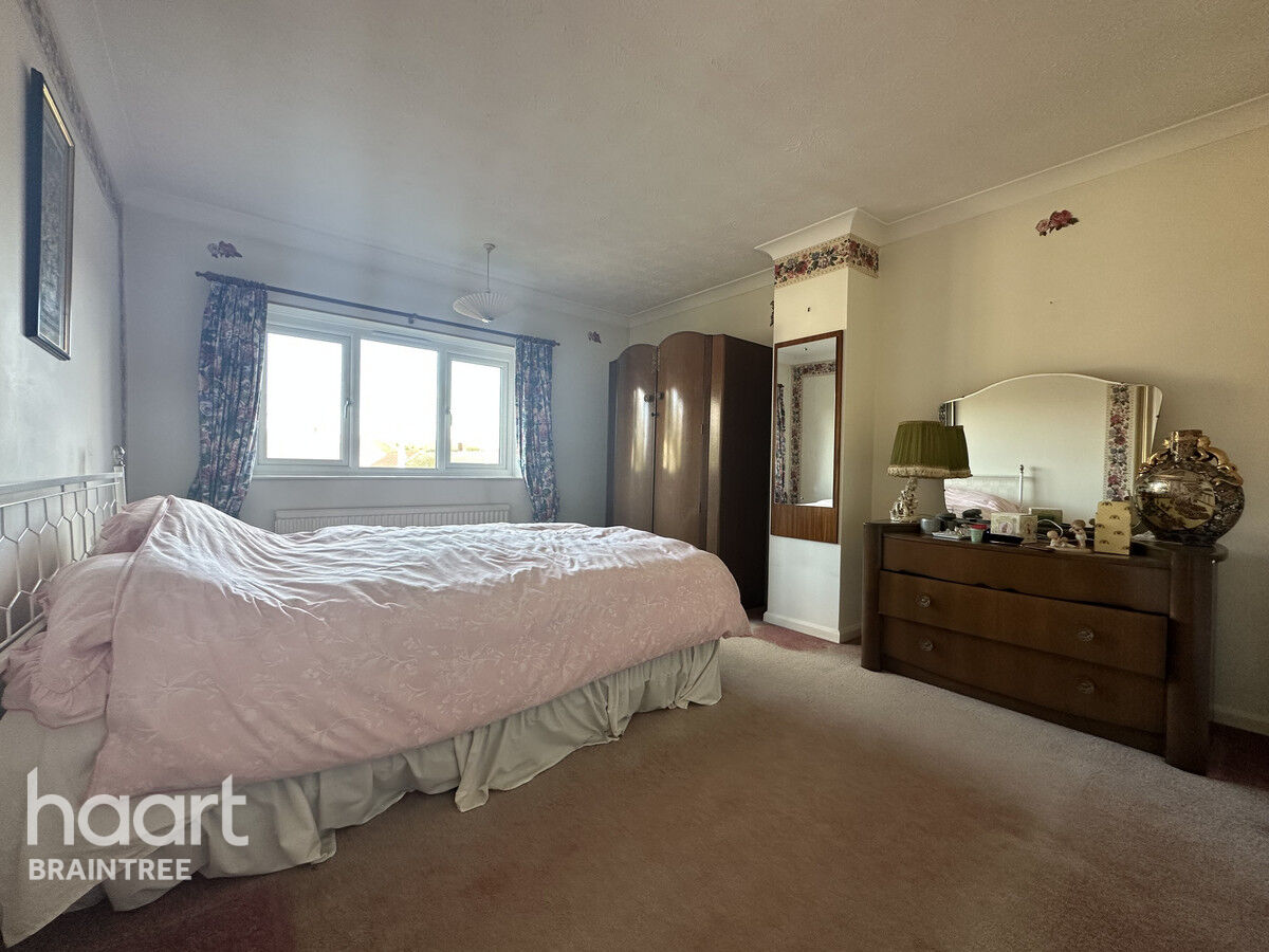 3 bedroom Semidetached house Haytor Close, Braintree £350,000 haart