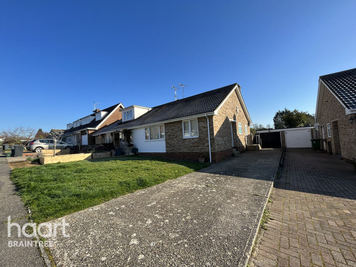 2 bedroom Bungalow Barryfields, Braintree £310,000 haart