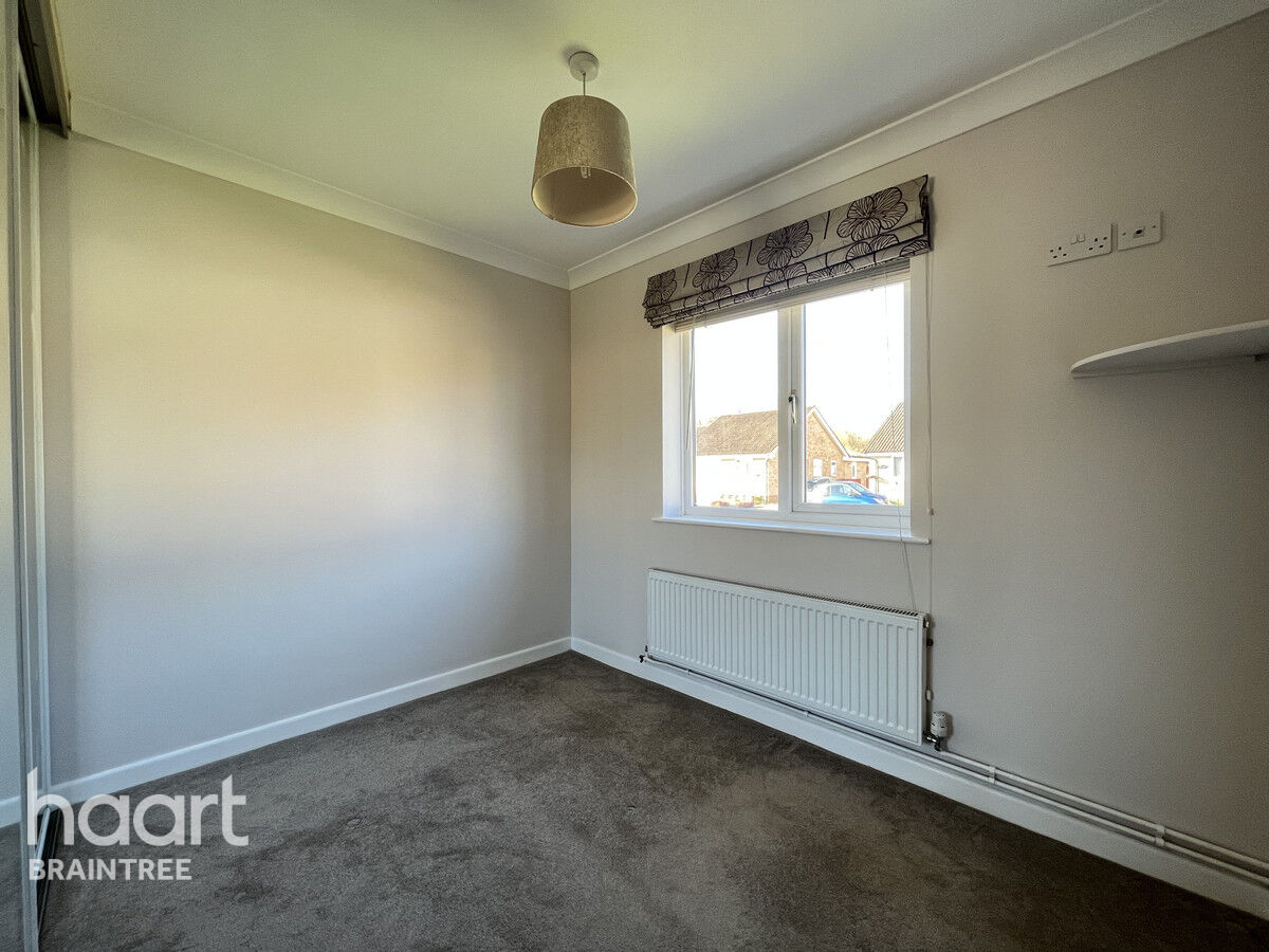 2 bedroom Bungalow Barryfields, Braintree £310,000 haart