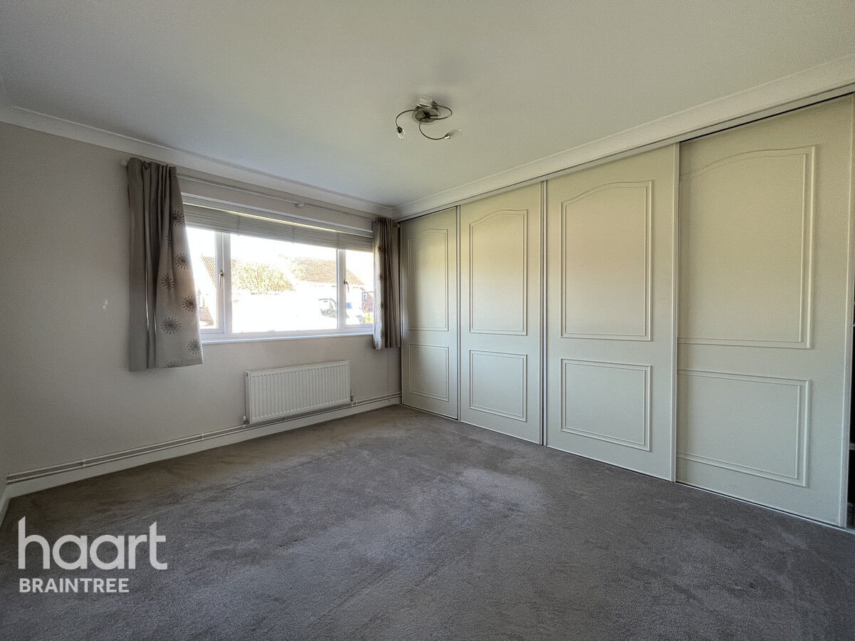 2 bedroom Bungalow Barryfields, Braintree £310,000 haart