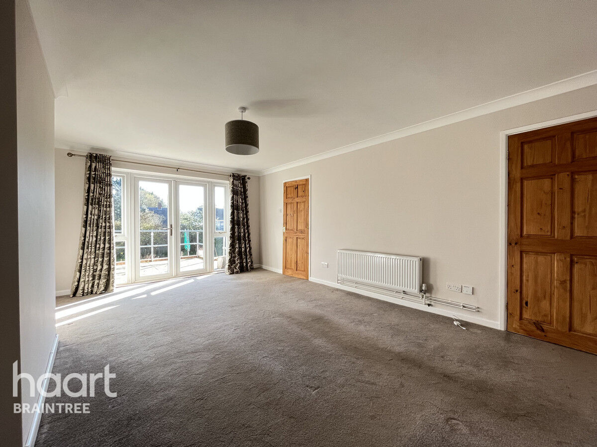 2 bedroom Bungalow Barryfields, Braintree £310,000 haart