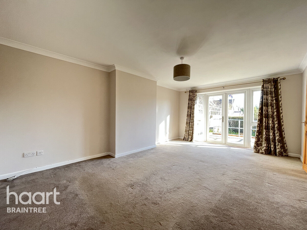 2 bedroom Bungalow Barryfields, Braintree £310,000 haart