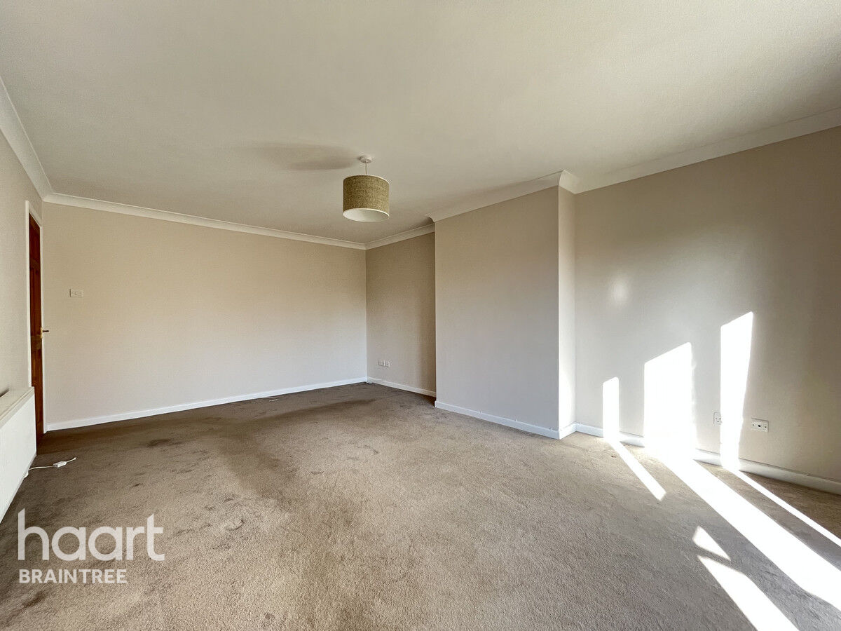 2 bedroom Bungalow Barryfields, Braintree £310,000 haart