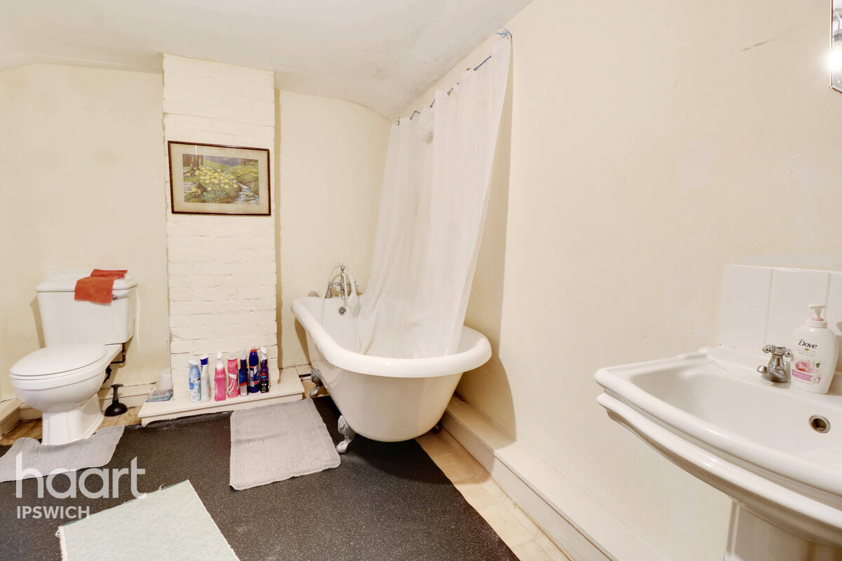 4 bedroom Town House Woodbridge Road East, Ipswich £220,000 haart