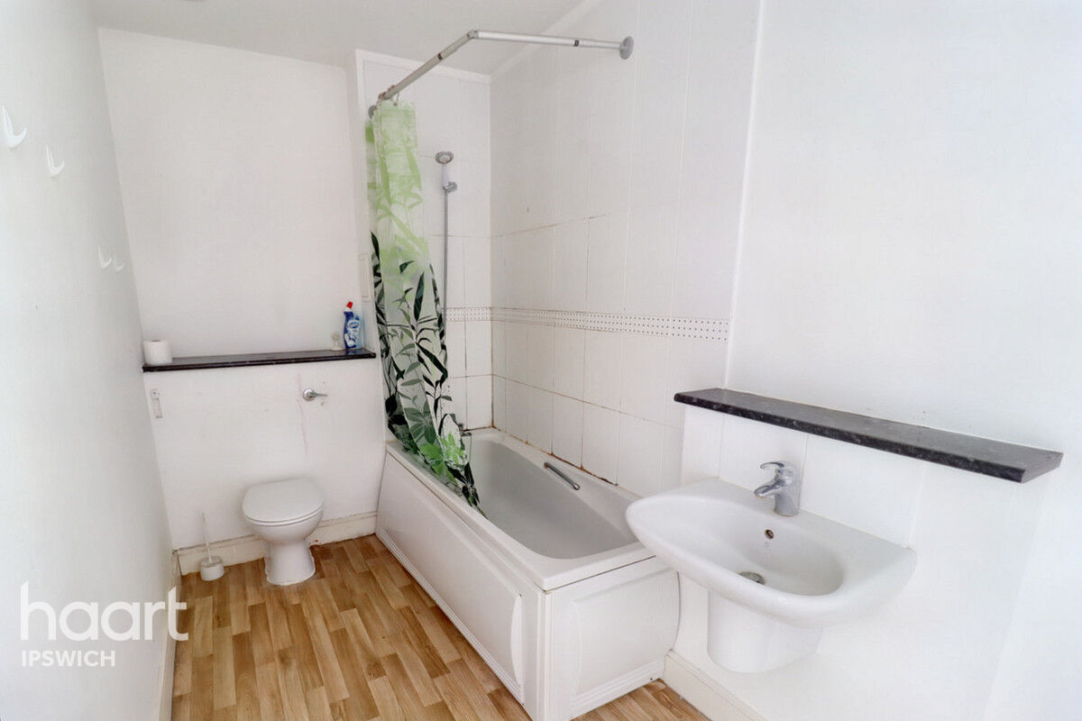 2 bedroom Apartment Yeoman Close, Ipswich £110,000 haart