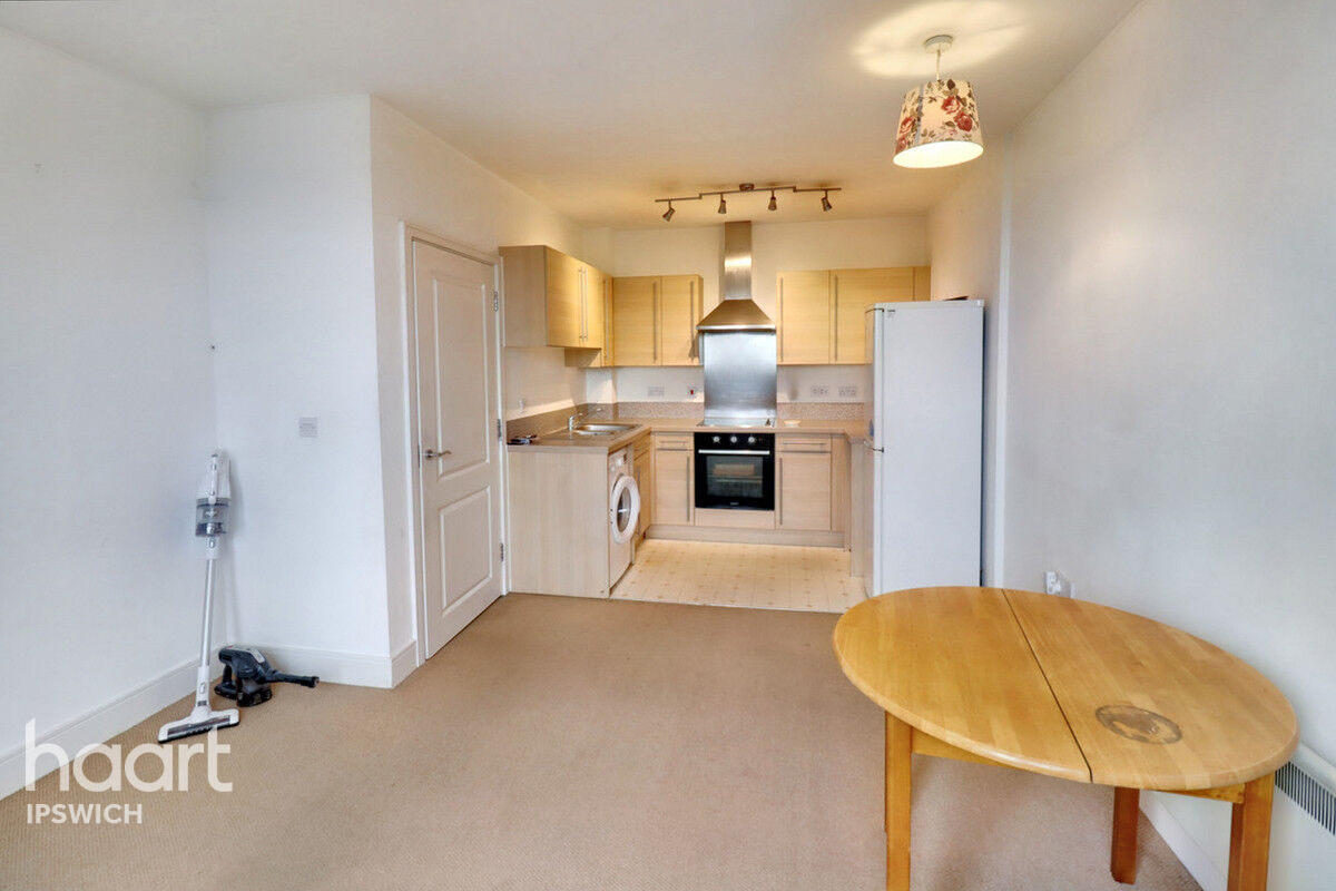 2 bedroom Apartment Yeoman Close, Ipswich £110,000 haart