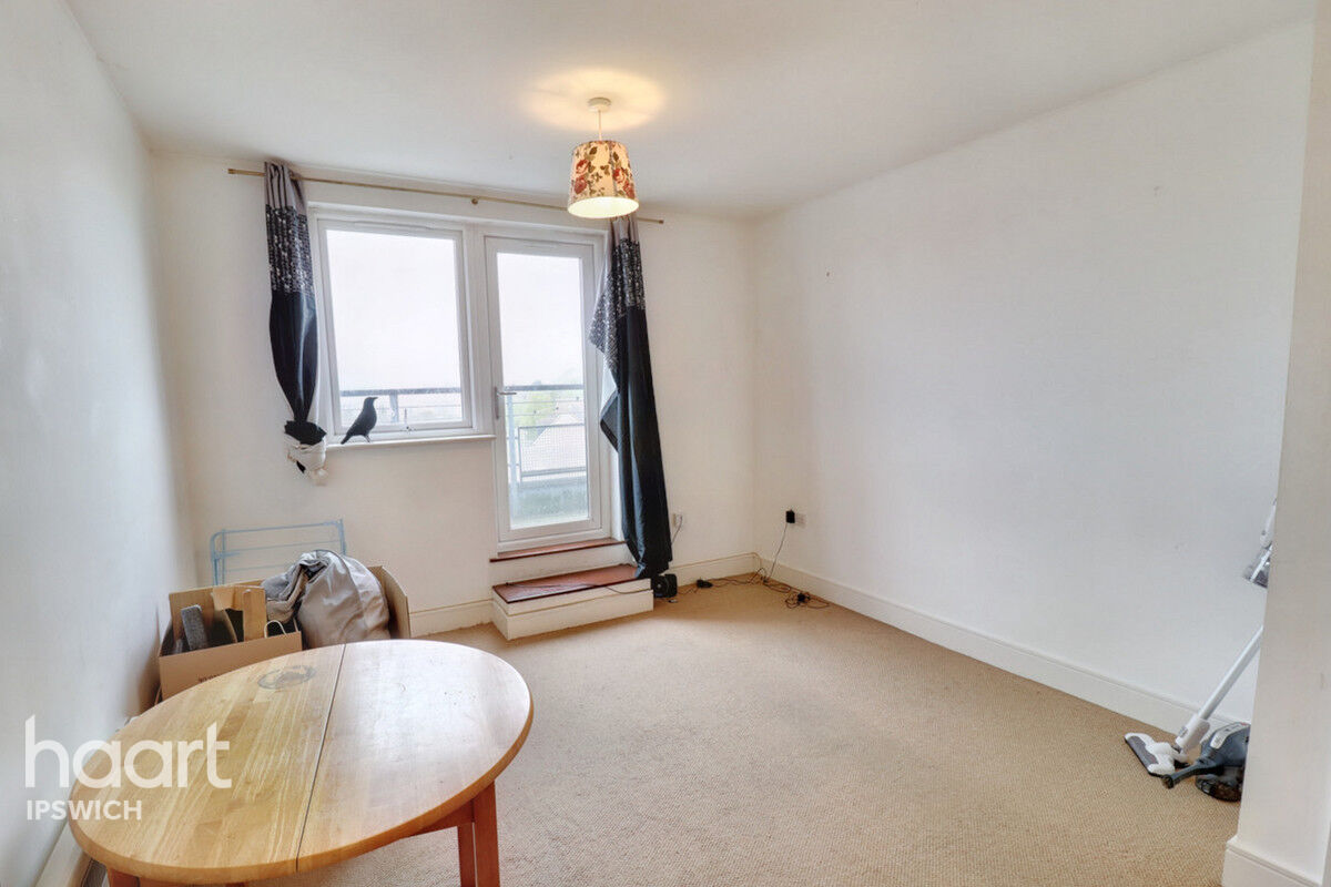2 bedroom Apartment Yeoman Close, Ipswich £110,000 haart
