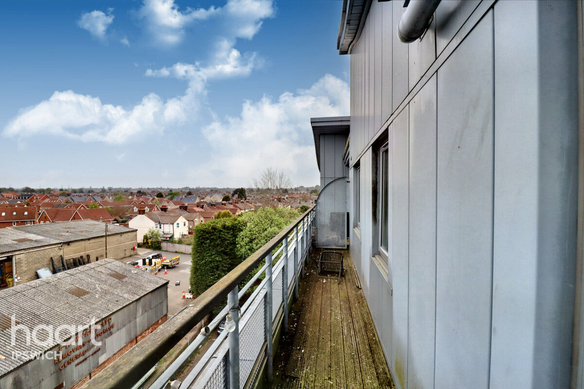 2 bedroom Apartment Yeoman Close, Ipswich £110,000 haart