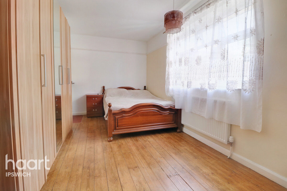 3 bedroom Terraced House Curriers Lane, Ipswich £245,000 haart