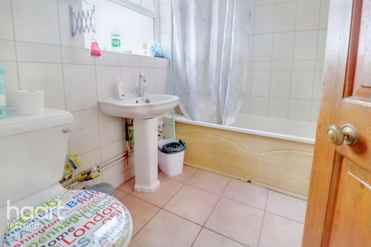 3 bedroom Terraced House Curriers Lane, Ipswich £245,000 haart