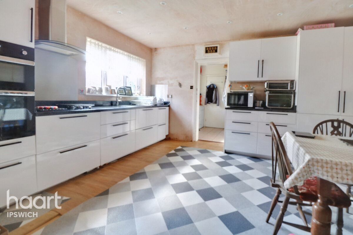 4 bedroom Semidetached house Cauldwell Hall Road, IPSWICH £475,000