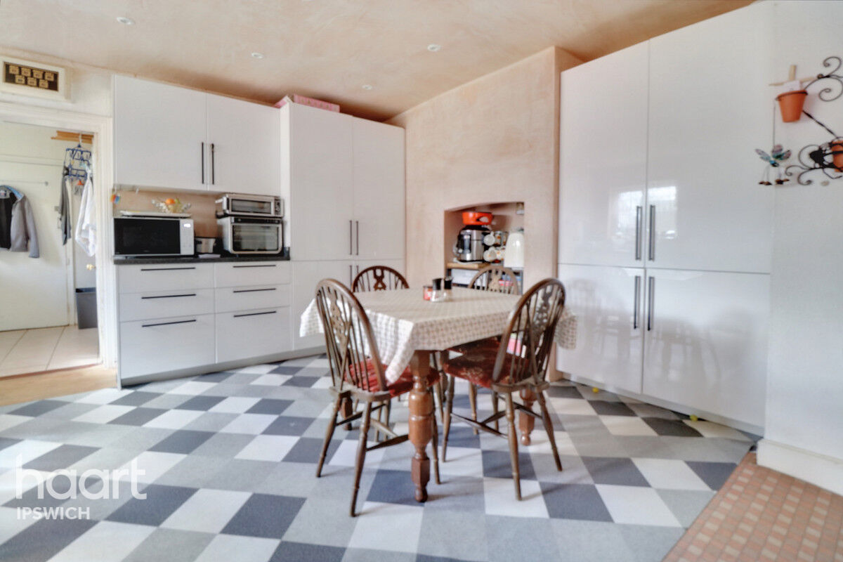 4 bedroom Semidetached house Cauldwell Hall Road, IPSWICH £475,000