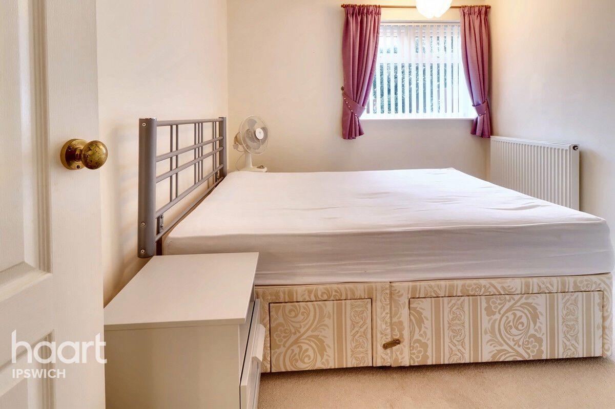 3 bedroom Bungalow Holyrood Close, Ipswich £325,000 haart