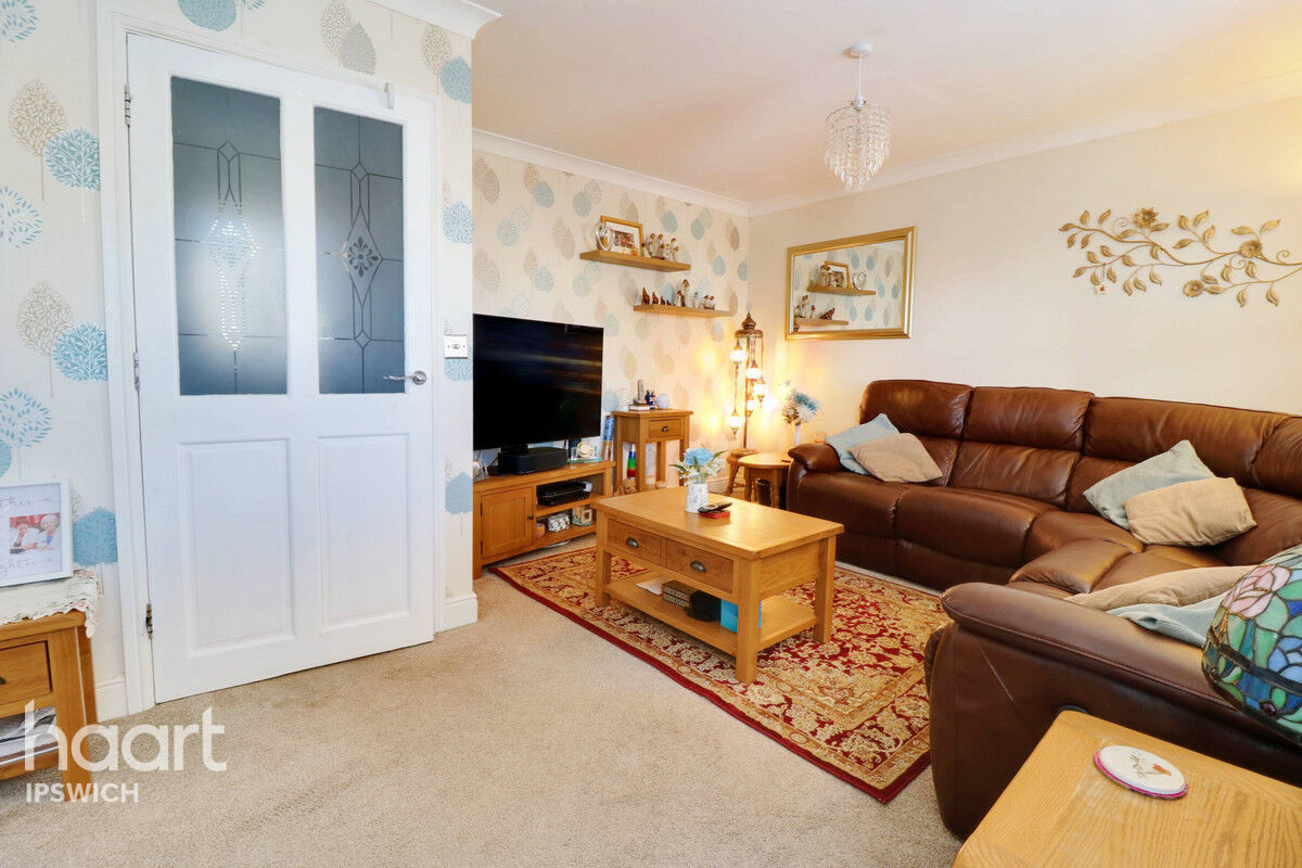 4 bedroom Town House Meadow Crescent, Ipswich £365,000 haart