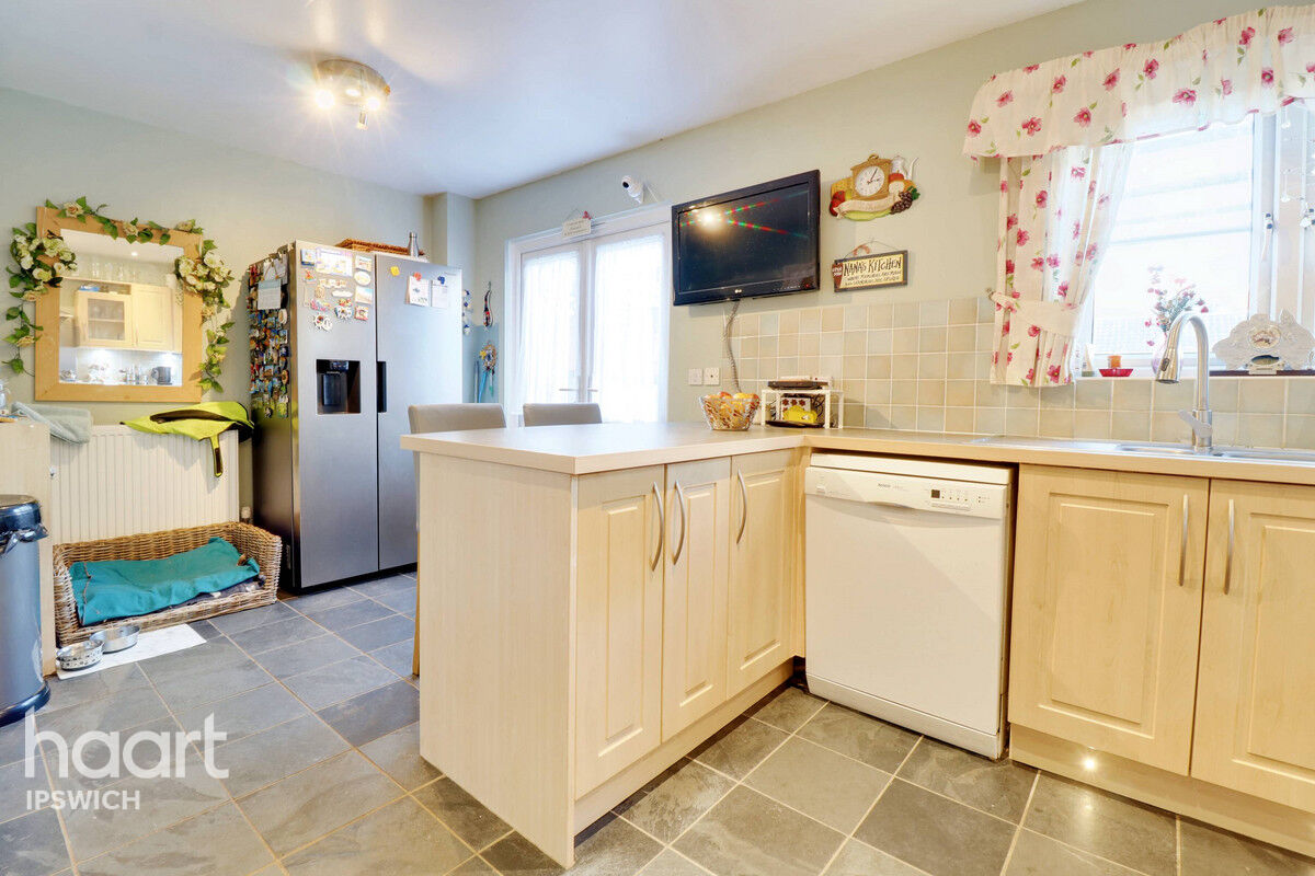 4 bedroom Town House Meadow Crescent, Ipswich £365,000 haart