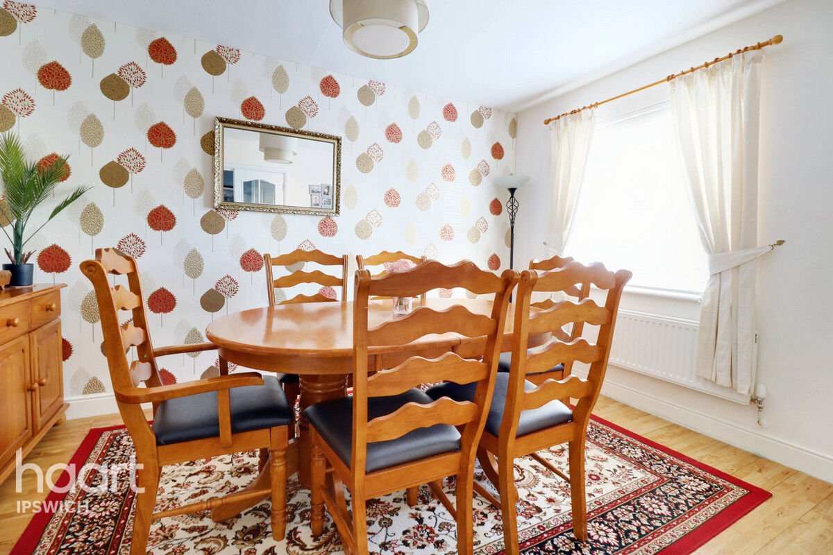 4 bedroom Town House Meadow Crescent, Ipswich £365,000 haart