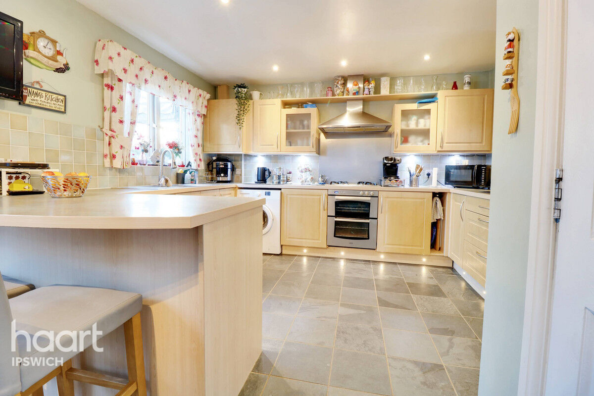 4 bedroom Town House Meadow Crescent, Ipswich £365,000 haart