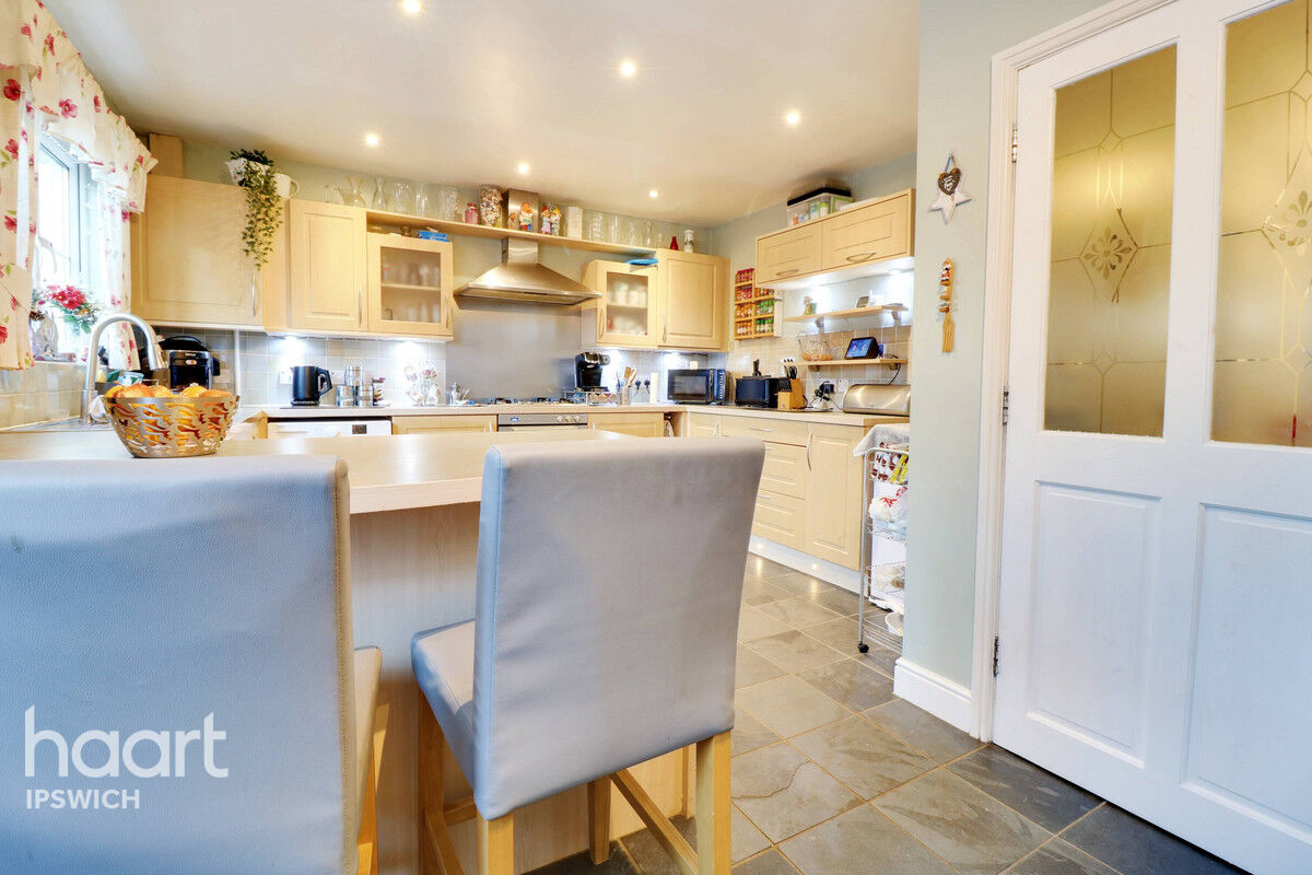 4 bedroom Town House Meadow Crescent, Ipswich £365,000 haart