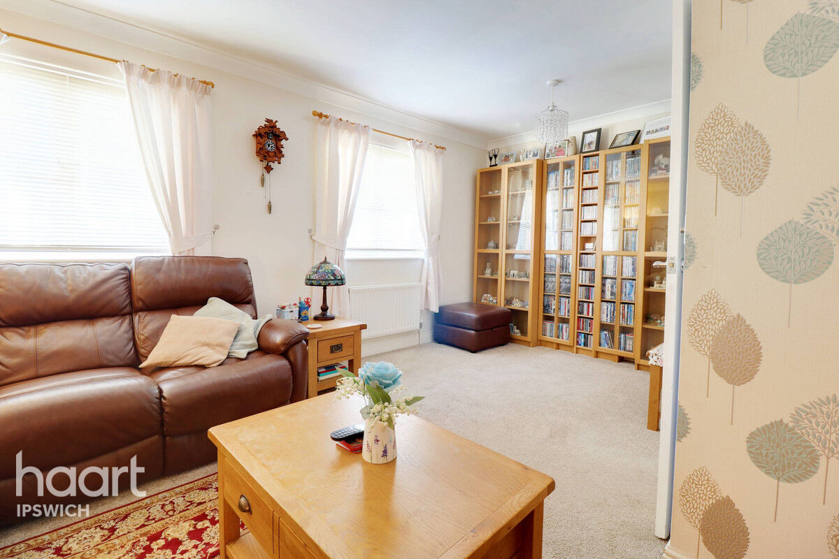 4 bedroom Town House Meadow Crescent, Ipswich £365,000 haart