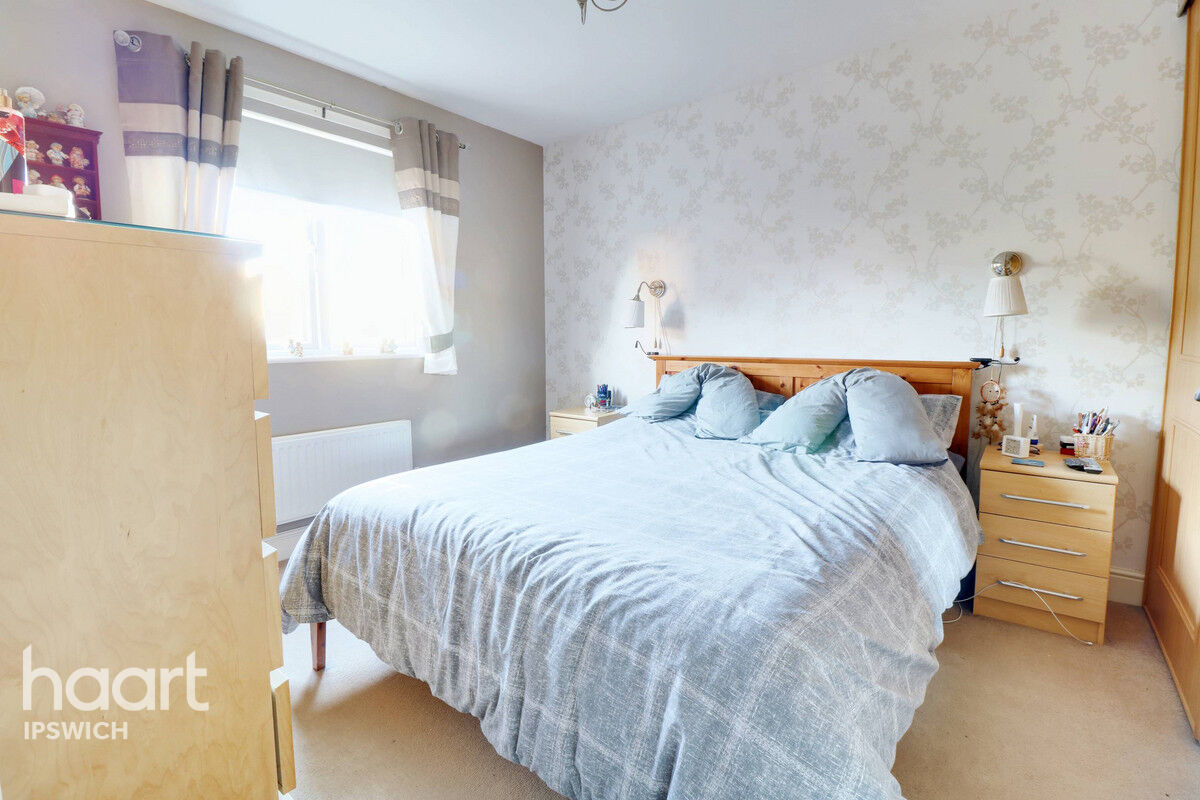 4 bedroom Town House Meadow Crescent, Ipswich £365,000 haart