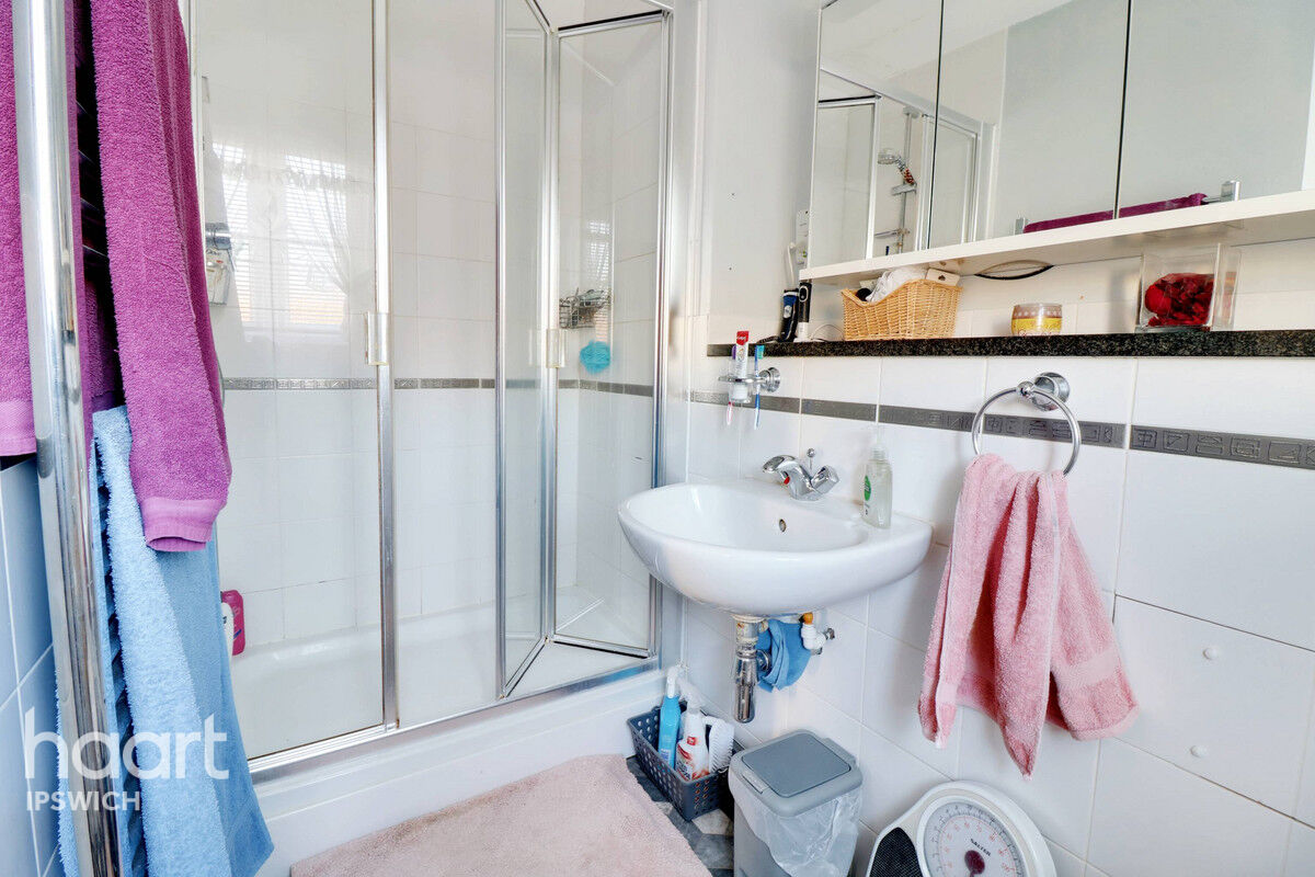 4 bedroom Town House Meadow Crescent, Ipswich £365,000 haart