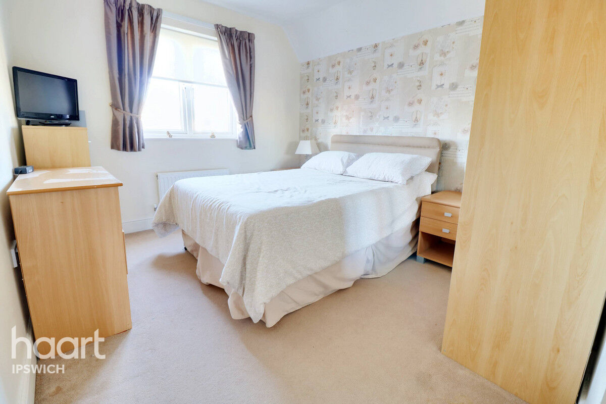4 bedroom Town House Meadow Crescent, Ipswich £365,000 haart