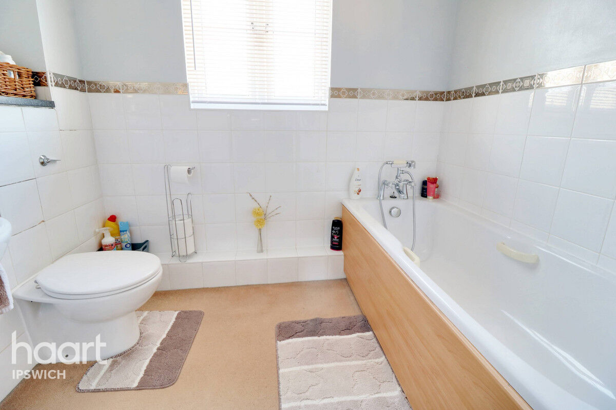 4 bedroom Town House Meadow Crescent, Ipswich £365,000 haart