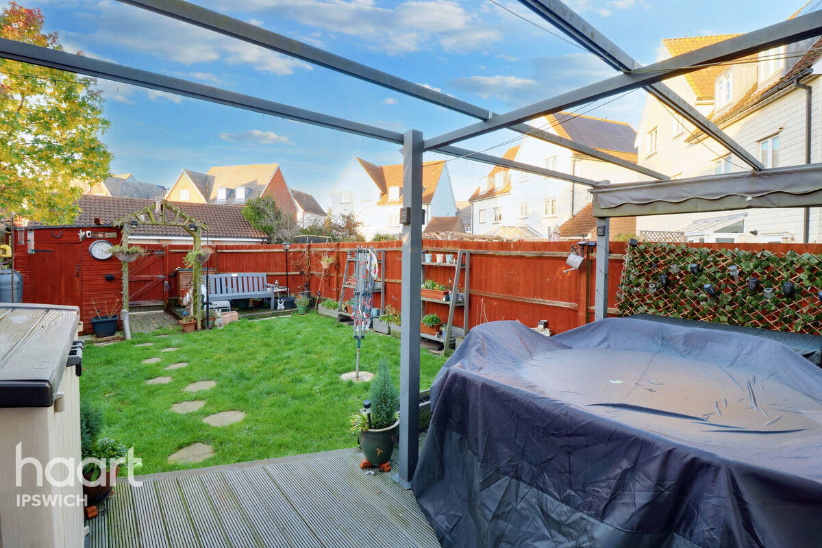 4 bedroom Town House Meadow Crescent, Ipswich £365,000 haart