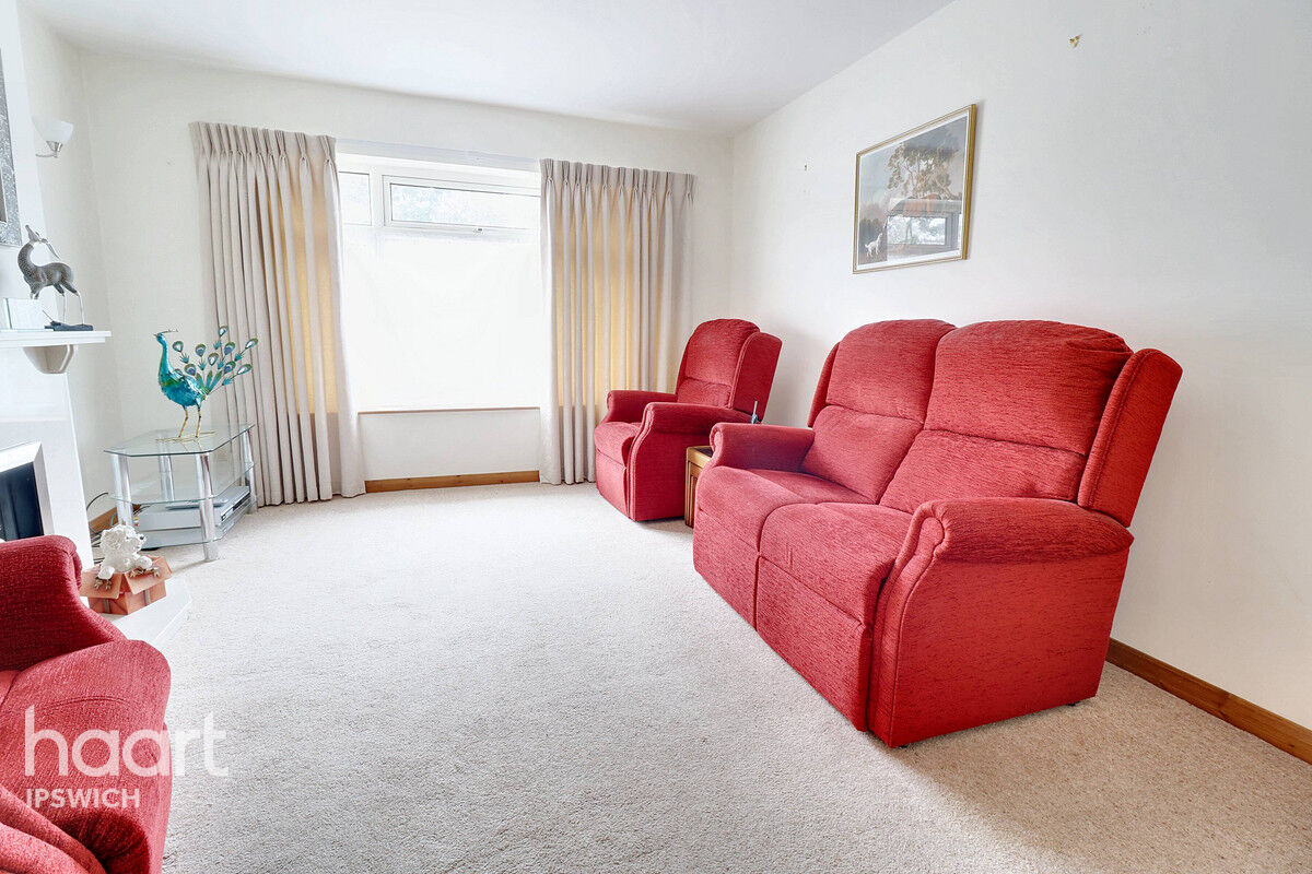 2 bedroom Semidetached bungalow St Augustines Gardens, Ipswich £