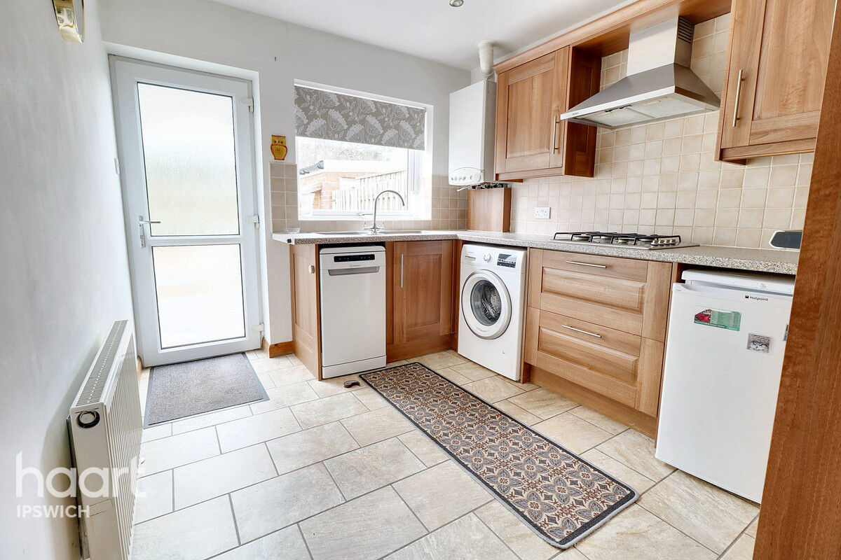 2 bedroom Semidetached bungalow St Augustines Gardens, Ipswich £