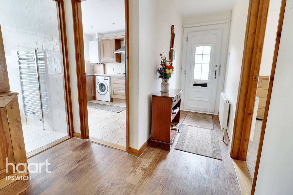 2 bedroom Semidetached bungalow St Augustines Gardens, Ipswich £