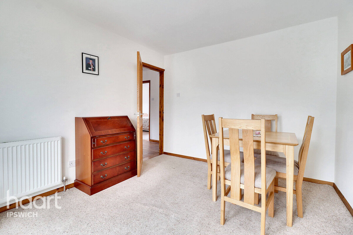 2 bedroom Semidetached bungalow St Augustines Gardens, Ipswich £