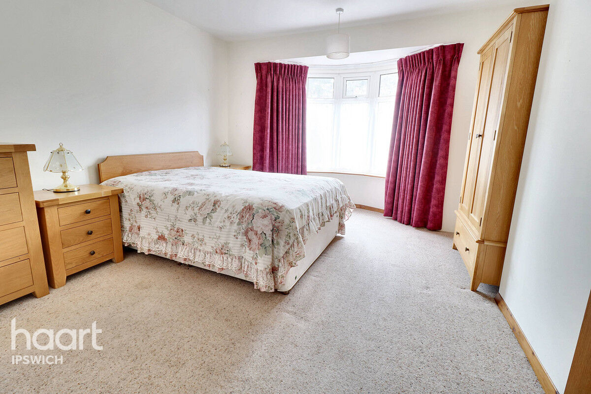 2 bedroom Semidetached bungalow St Augustines Gardens, Ipswich £