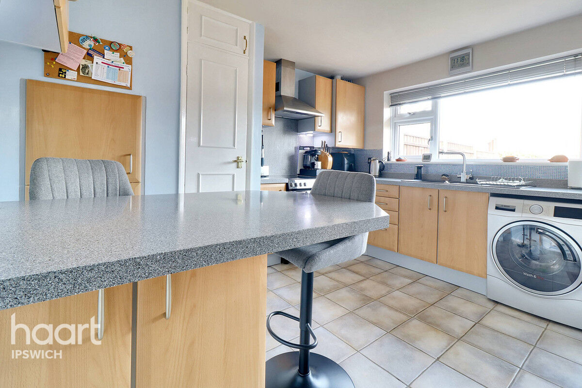 2 bedroom Semidetached bungalow Brockley Crescent, Ipswich £