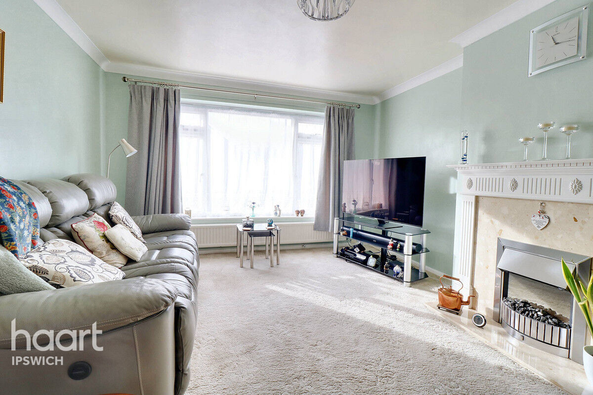 2 bedroom Semidetached bungalow Brockley Crescent, Ipswich £