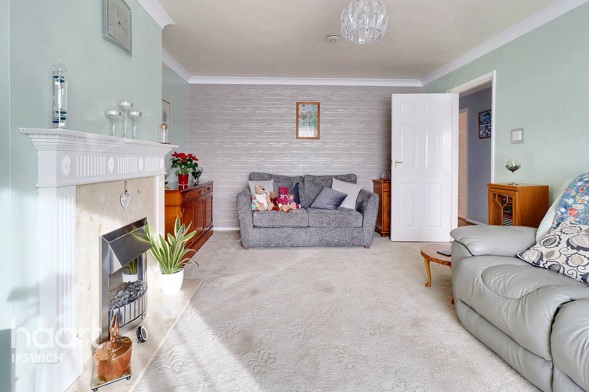 2 bedroom Semidetached bungalow Brockley Crescent, Ipswich £