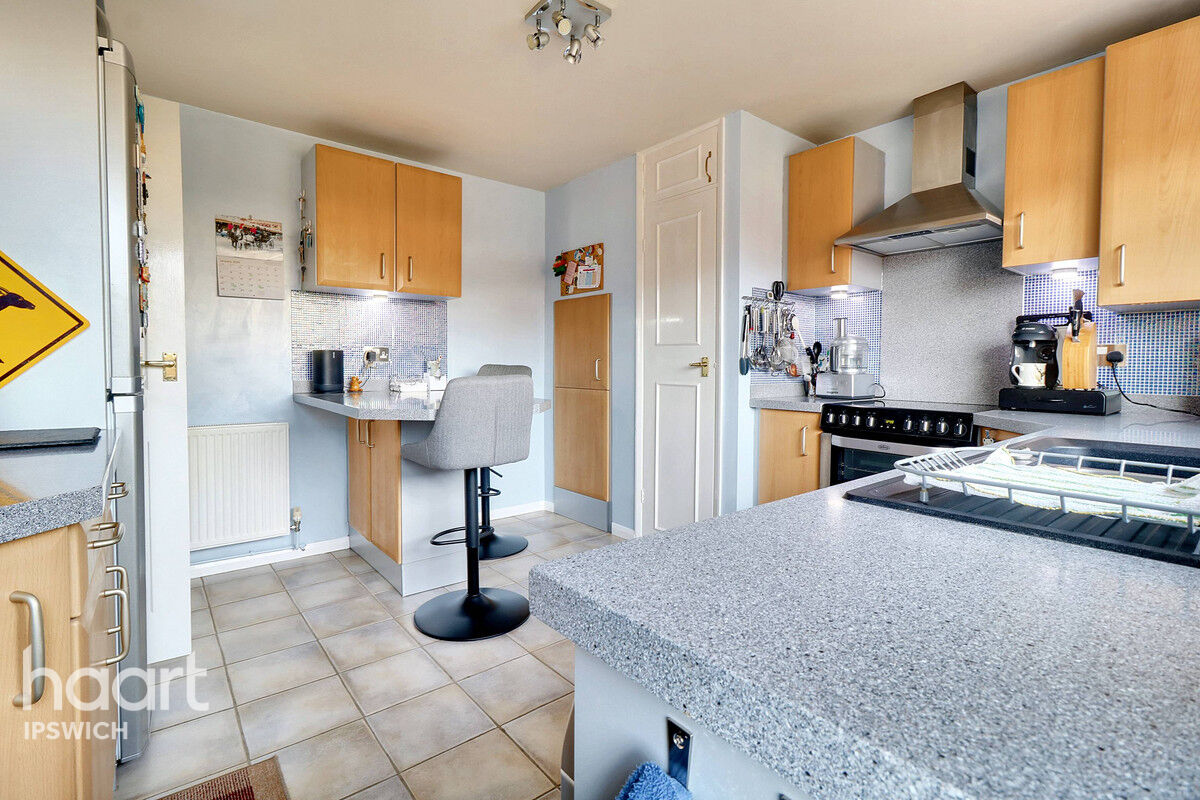 2 bedroom Semidetached bungalow Brockley Crescent, Ipswich £