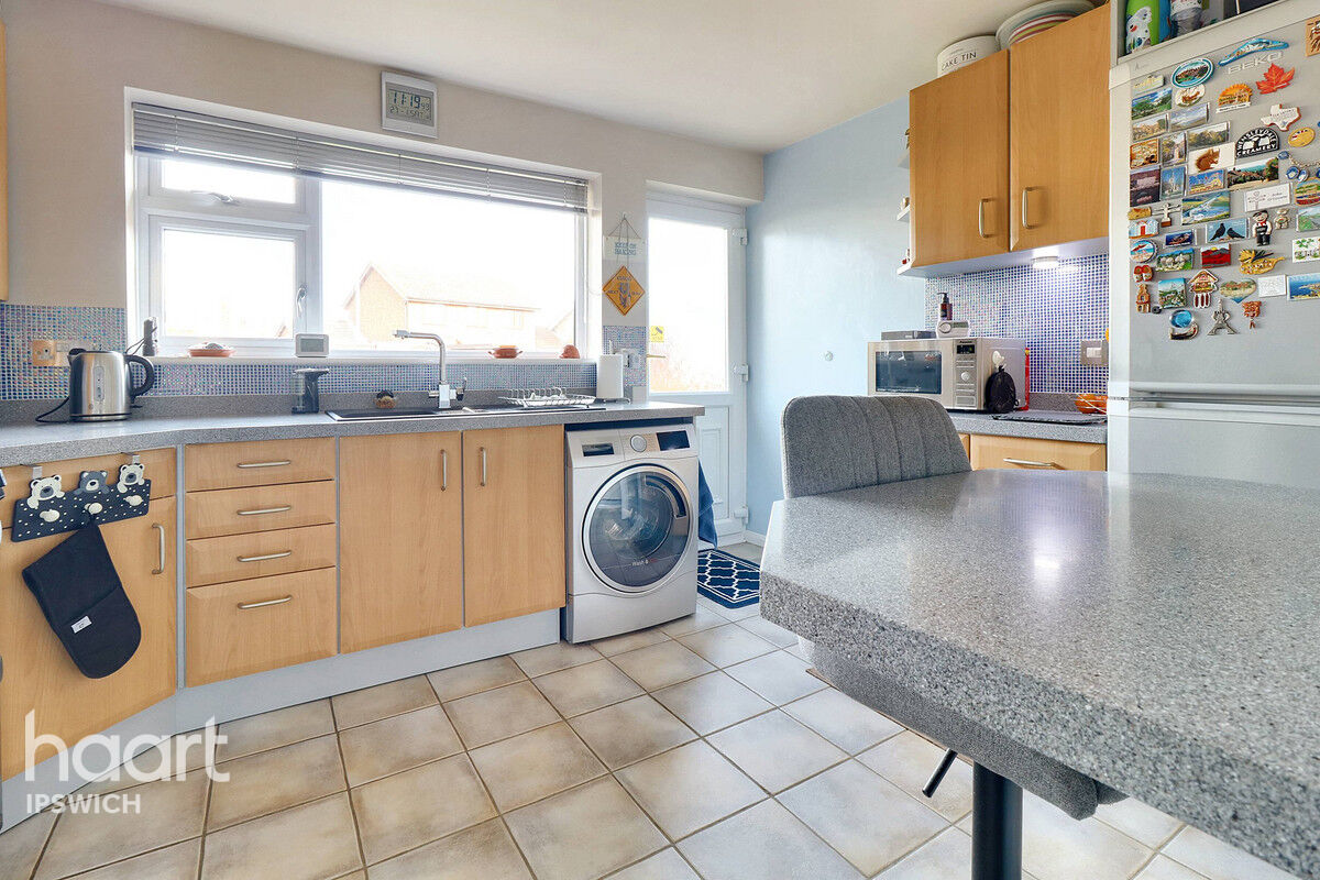 2 bedroom Semidetached bungalow Brockley Crescent, Ipswich £
