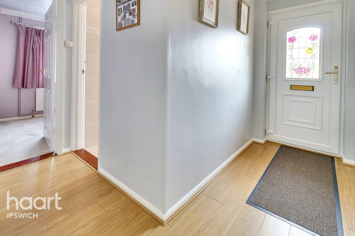 2 bedroom Semidetached bungalow Brockley Crescent, Ipswich £