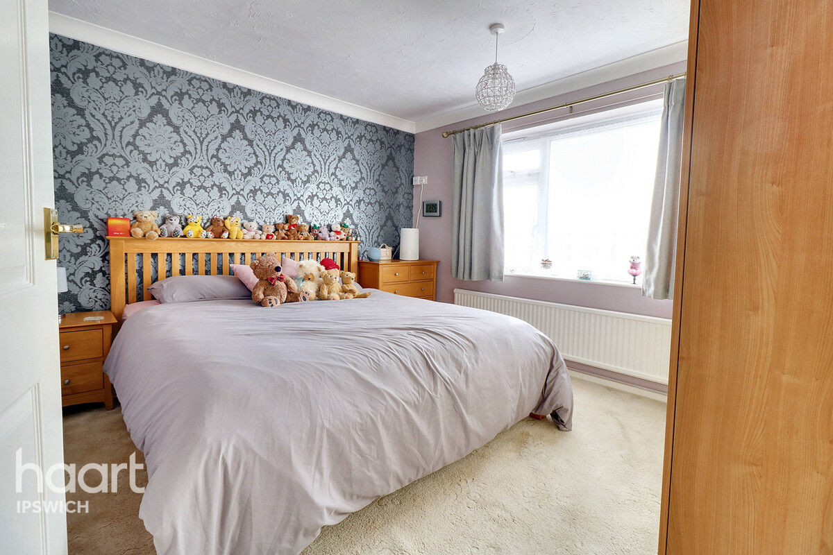 2 bedroom Semidetached bungalow Brockley Crescent, Ipswich £