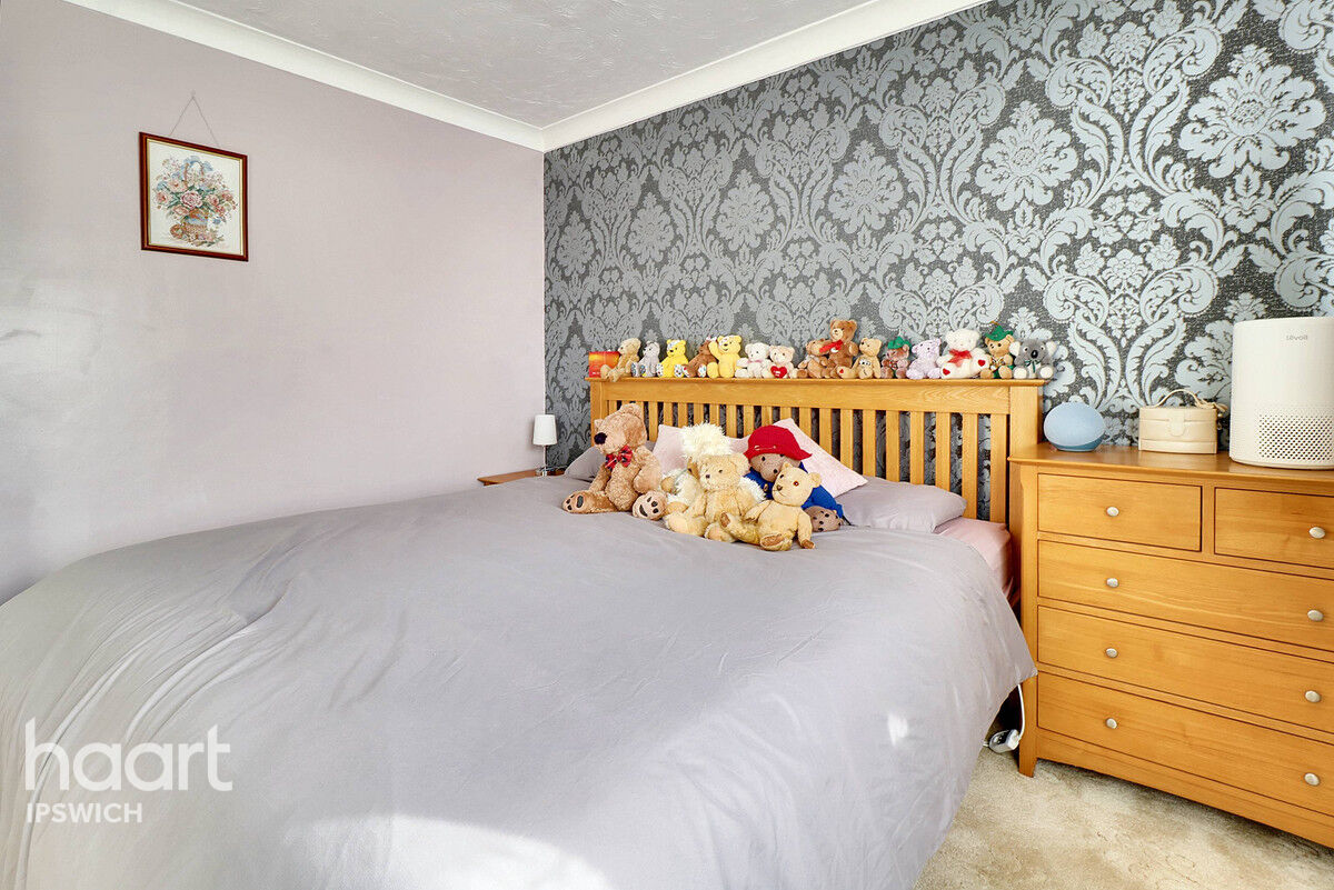 2 bedroom Semidetached bungalow Brockley Crescent, Ipswich £