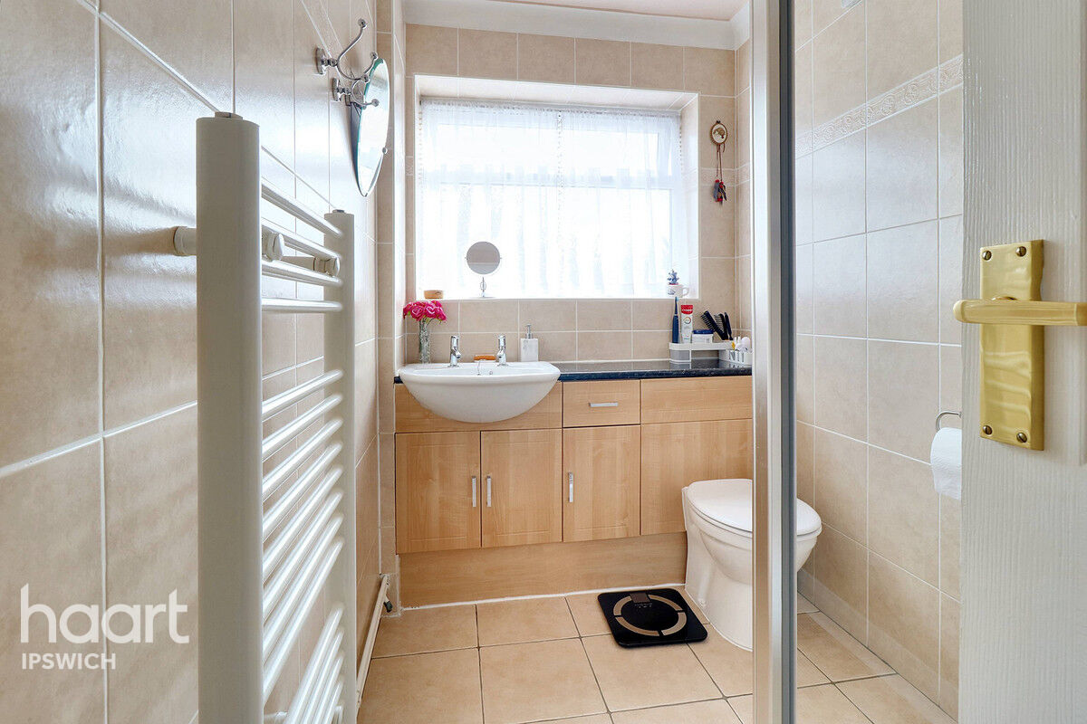 2 bedroom Semidetached bungalow Brockley Crescent, Ipswich £
