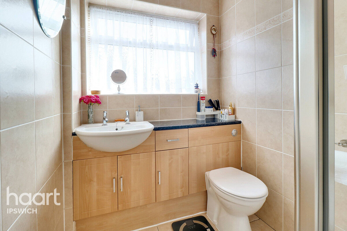 2 bedroom Semidetached bungalow Brockley Crescent, Ipswich £