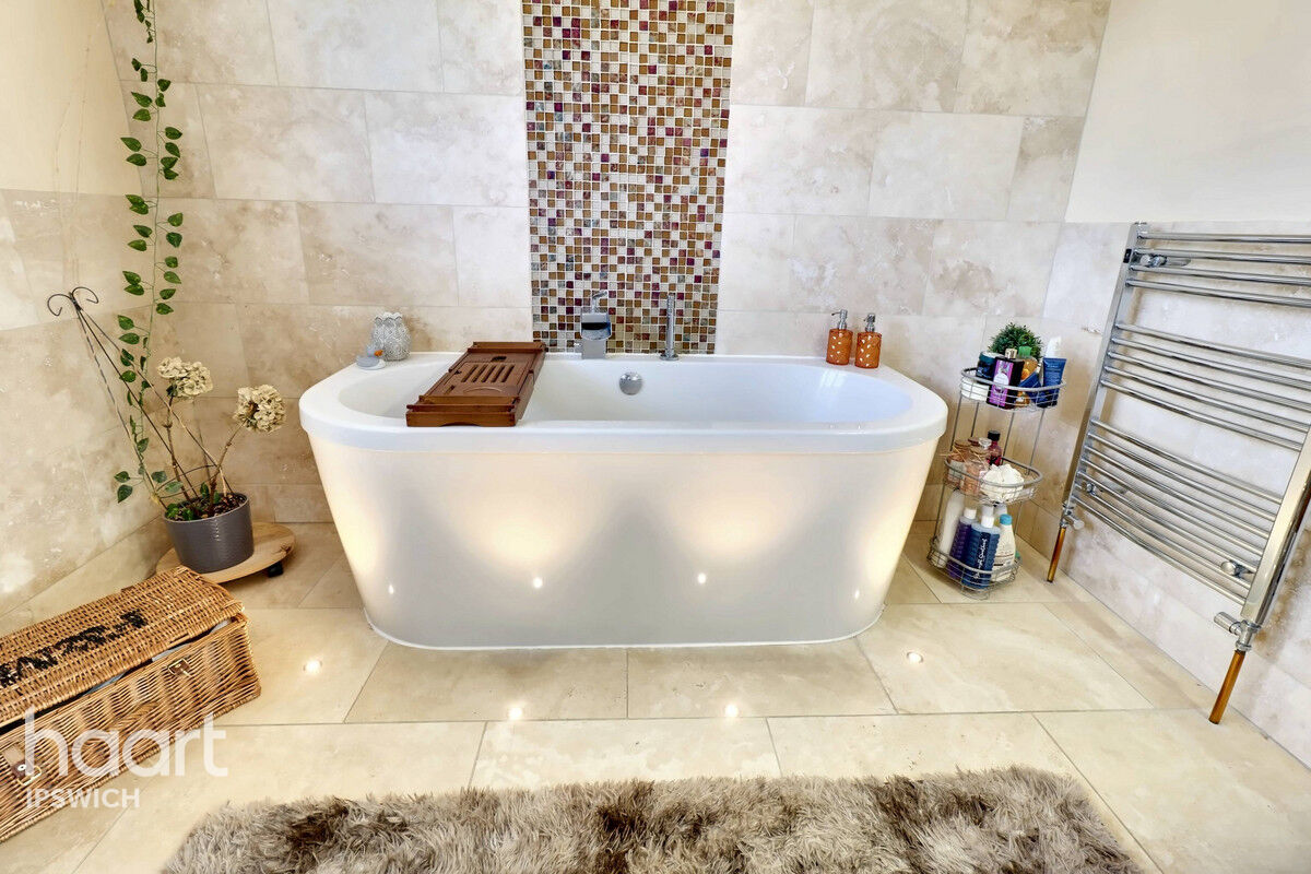 5 bedroom Detached house Vermont Road, Ipswich £1,000,000 haart