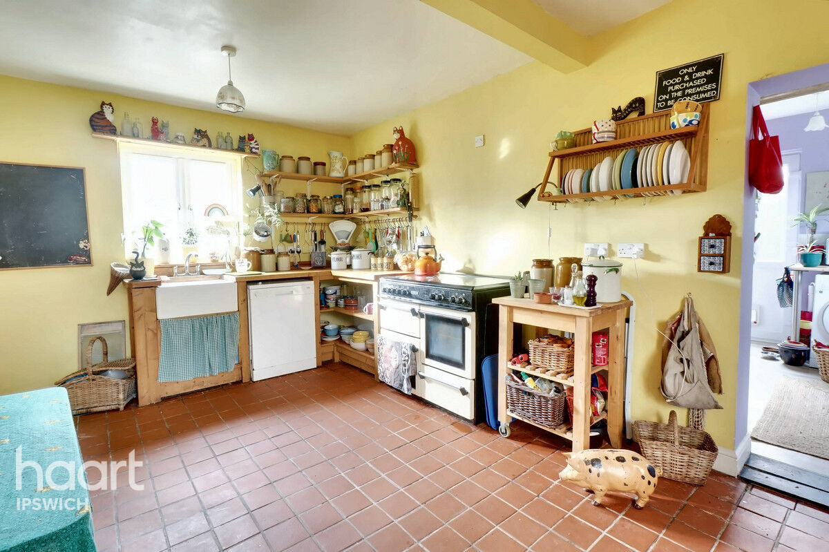 3 bedroom Semidetached house Old Kirton Road, Felixstowe £325,000