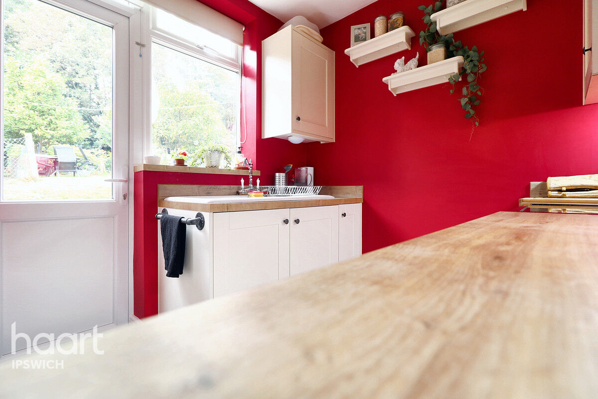 2 bedroom Apartment Maidenhall Approach, Ipswich £160,000 haart