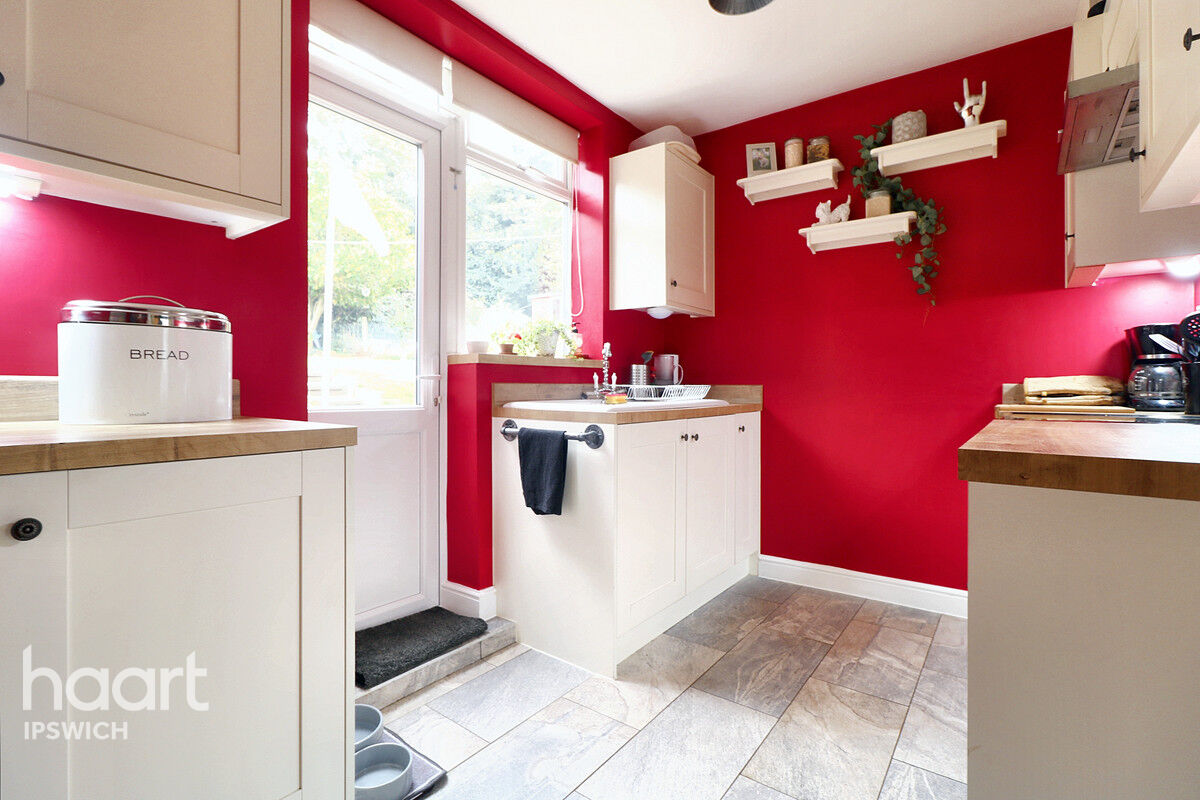 2 bedroom Apartment Maidenhall Approach, Ipswich £160,000 haart